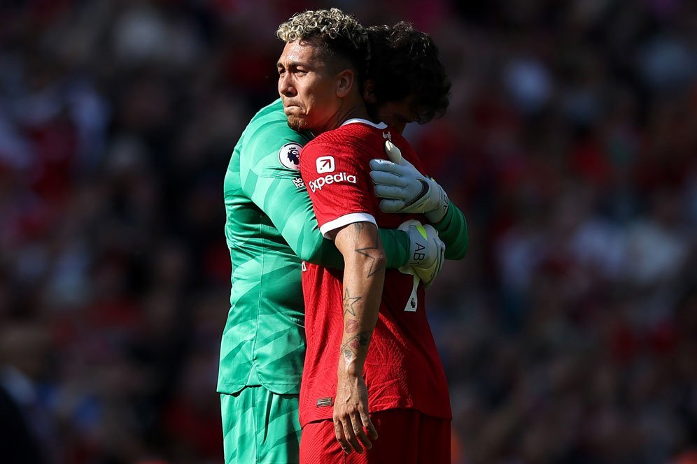 Sungguh Manis! Roberto Firmino Bagi-bagi 200 Kotak Hadiah di Pesta Perpisahannya dengan Liverpool Sungguh Manis! Roberto Firmino Bagi-bagi 200 Kotak Hadiah di Pesta Perpisahannya dengan Liverpool
