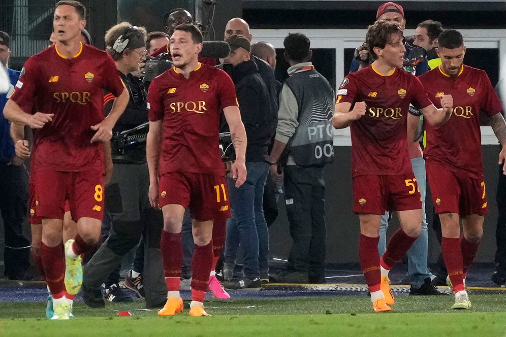 AS Roma Cari Tiket Alternatif ke Liga Champions: Lupakan Empat Besar Liga Italia, Fokus Juara Liga Europa AS Roma Cari Tiket Alternatif ke Liga Champions: Lupakan Empat Besar Liga Italia, Fokus Juara Liga Europa
