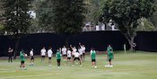 Tempat Latihan Timnas Indonesia Ditutup Kain Hitam, Kenapa ya? Tempat Latihan Timnas Indonesia Ditutup Kain Hitam, Kenapa ya?