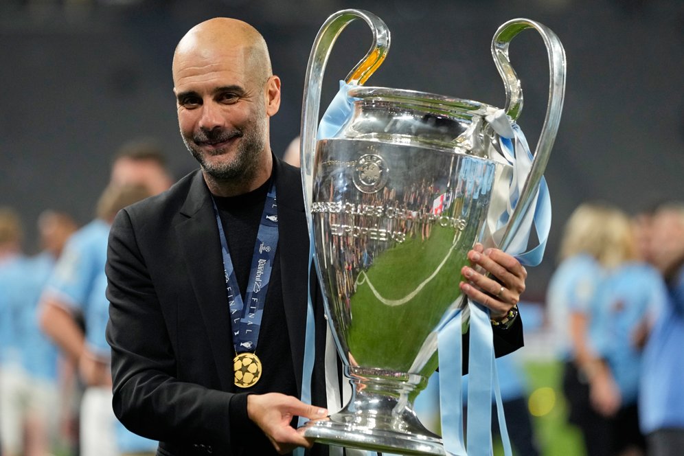 Treble Winners Manchester City, Josep Guardiola Menang UEFA Men's Coach of the Year