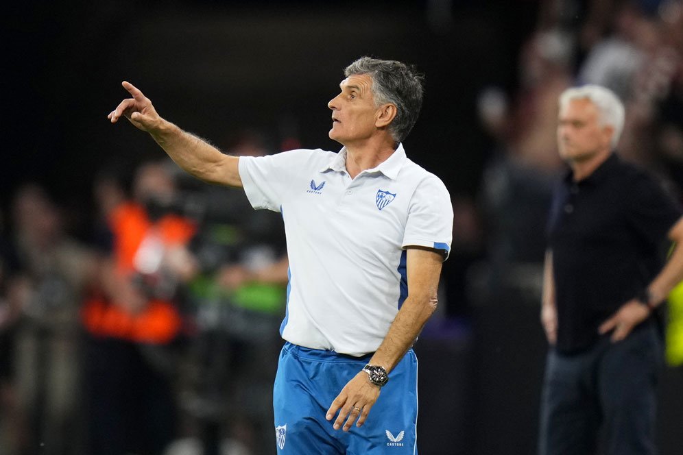 7 Tactical Masterclass Jose Luis Mendilibar yang Taklukan Jose Mourinho dan AS Roma di Final Liga Europa 7 Tactical Masterclass Jose Luis Mendilibar yang Taklukan Jose Mourinho dan AS Roma di Final Liga Europa