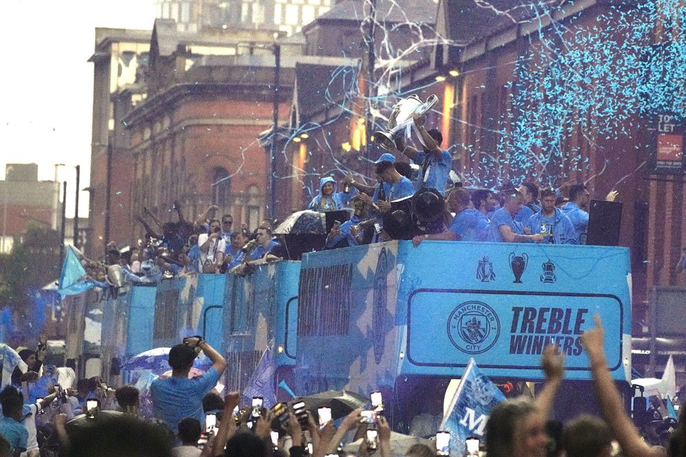 Manchester Is Blue! Man City Gelar Parade Treble Winners Manchester Is Blue! Man City Gelar Parade Treble Winners