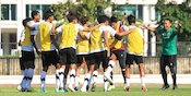 Stadion Patriot Dikeluhkan Thomas Doll, Eh Malah Dipilih PSSI Jadi Venue Laga Timnas Indonesia U-17 Stadion Patriot Dikeluhkan Thomas Doll, Eh Malah Dipilih PSSI Jadi Venue Laga Timnas Indonesia U-17