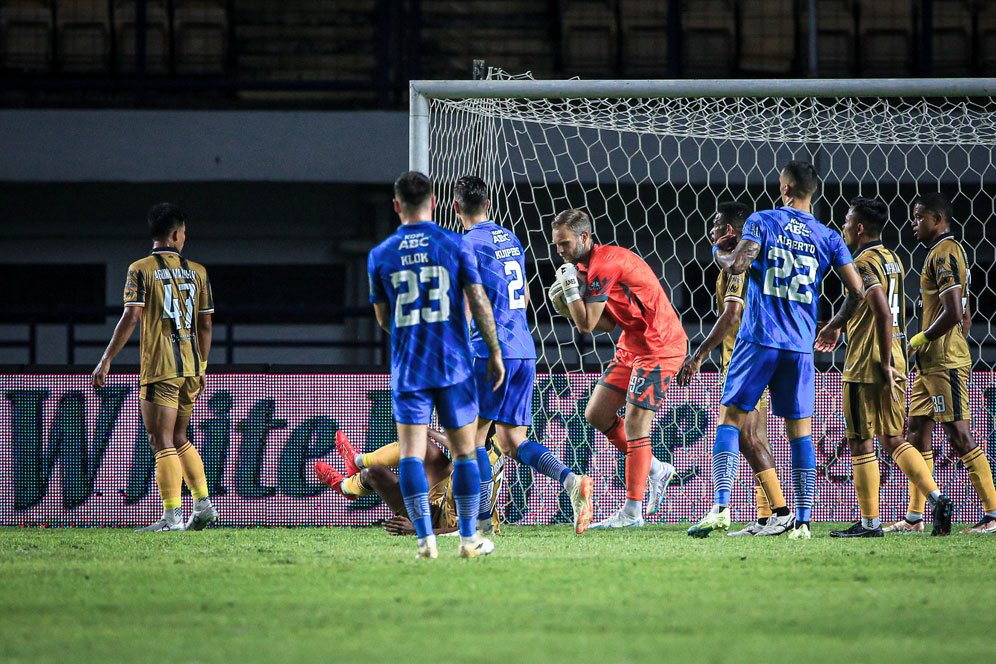 Persib Bandung Move On: Menjegal atau Malah Dijegal Barito Putera?
