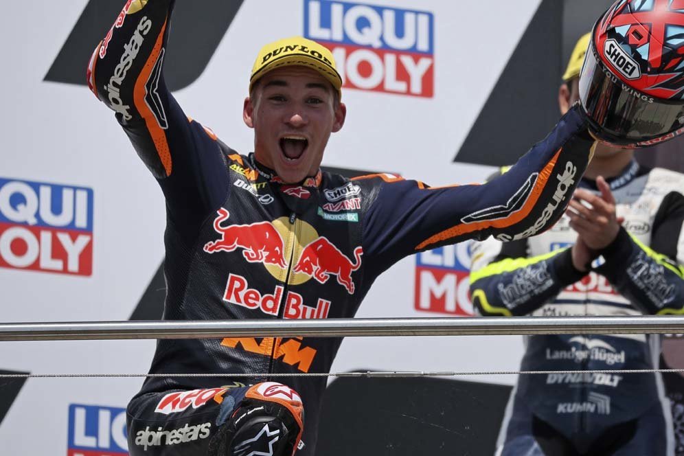 7 Duet Pembalap Kakak-Adik yang Sukses Menangi Balapan di MotoGP 7 Duet Pembalap Kakak-Adik yang Sukses Menangi Balapan di MotoGP