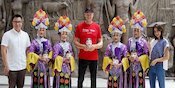Promosikan Premier League 2023 / 2024 di Vidio, Kiper Legendaris MU Peter Schmeichel Sambangi Sarinah di Hari Pertama