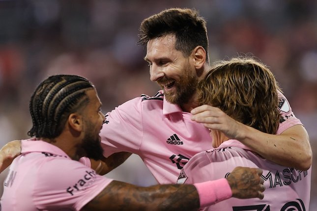 Sanjung Kecepatan Bermain Messi cs Sanjung Kecepatan Bermain Messi cs