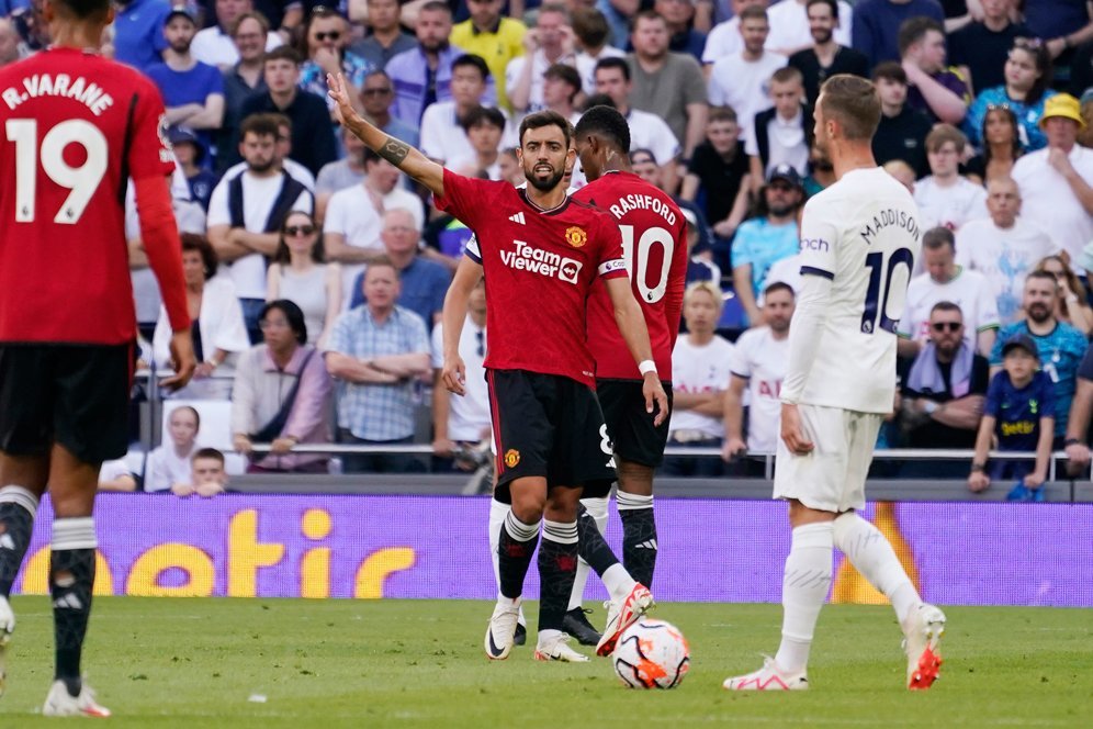 Rapor Pemain MU Saat Kalah dari Tottenham: Martinez Nendang Angin, Fernandes Gitu Kok Jadi Kapten, Rashford Ngilang! Rapor Pemain MU Saat Kalah dari Tottenham: Martinez Nendang Angin, Fernandes Gitu Kok Jadi Kapten, Rashford Ngilang!