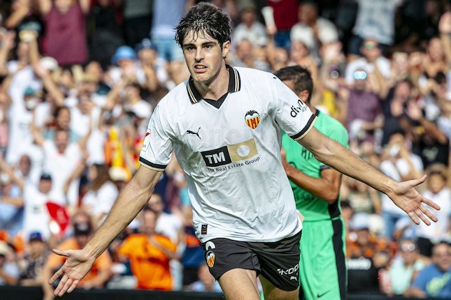 2. Manchester United Dekati Javi Guerra dari Valencia