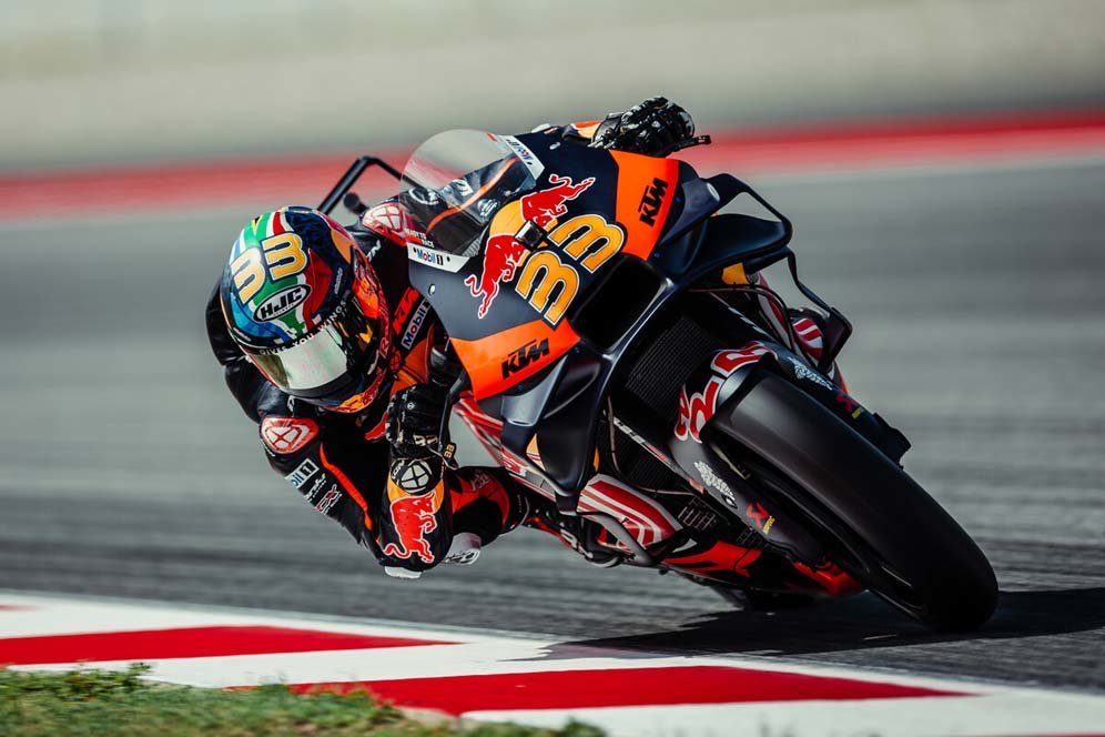 Oli Motor Brad Binder Nyaris Tambah Jumlah Kecelakaan di MotoGP Catalunya Oli Motor Brad Binder Nyaris Tambah Jumlah Kecelakaan di MotoGP Catalunya
