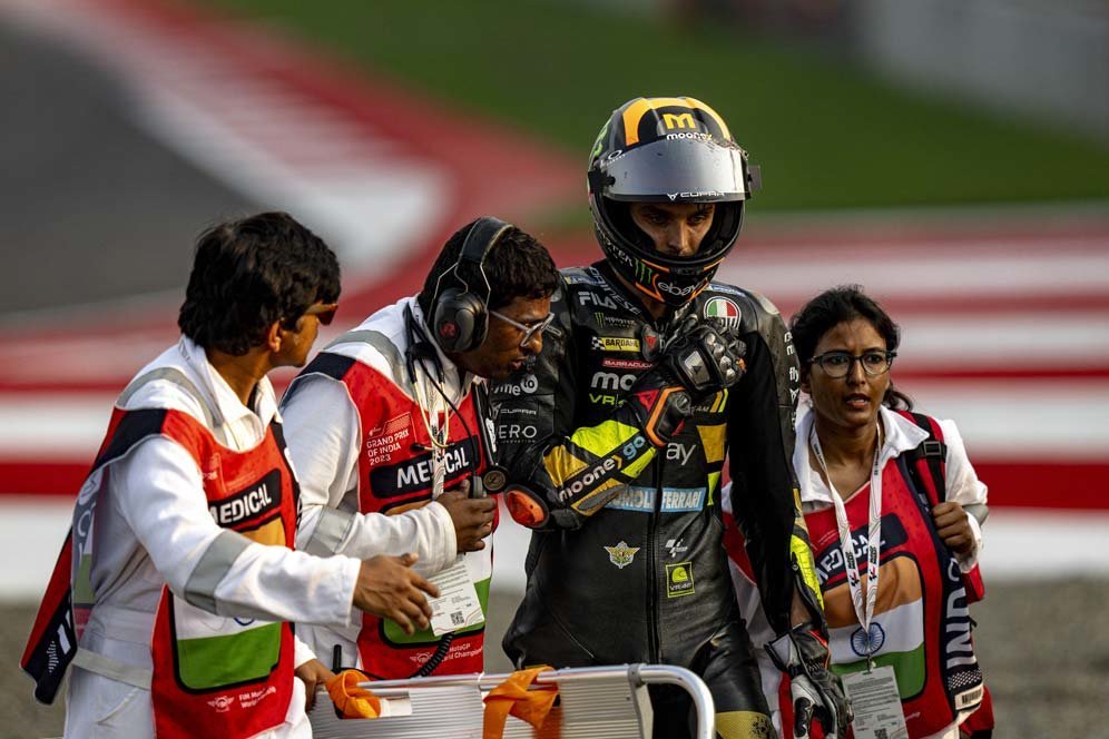 Apesnya Luca Marini Usai Tabrak Marco Bezzecchi: Sudah Cedera, Dijatuhi Penalti Pula Apesnya Luca Marini Usai Tabrak Marco Bezzecchi: Sudah Cedera, Dijatuhi Penalti Pula