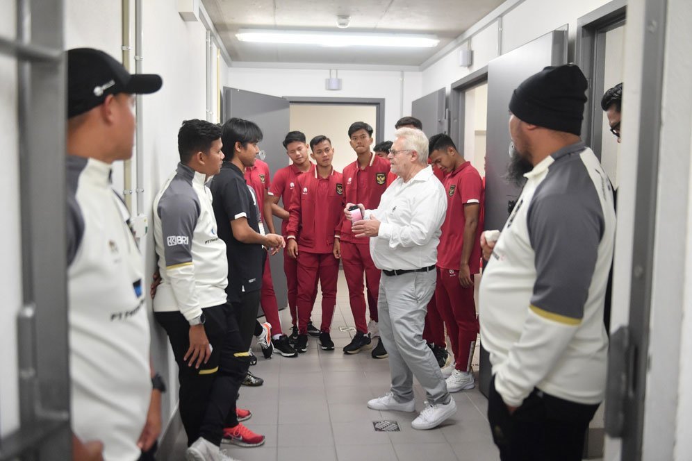 Timnas Indonesia U-17 Jalan-Jalan ke Stadion Borussia Monchengladbach, Ngeri Ada Penjara Khusus Suporter! Timnas Indonesia U-17 Jalan-Jalan ke Stadion Borussia Monchengladbach, Ngeri Ada Penjara Khusus Suporter!