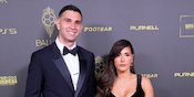 Emiliano Martinez Raih Penghargaan Kiper Terbaik Dunia Yachine Trophy 2023