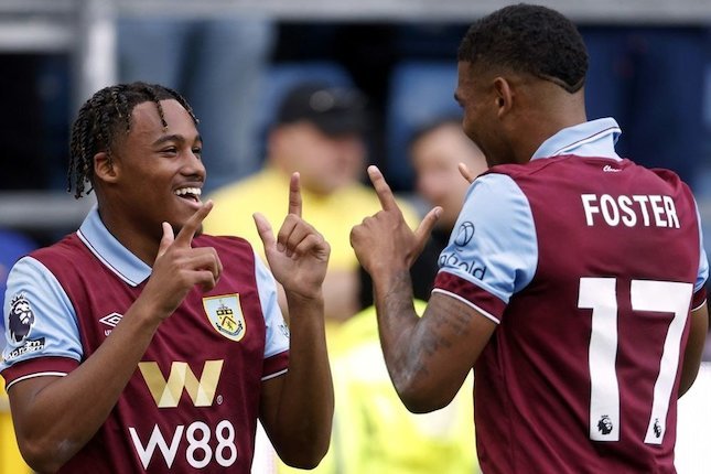 Shot Pertama Burnley Langsung Gol