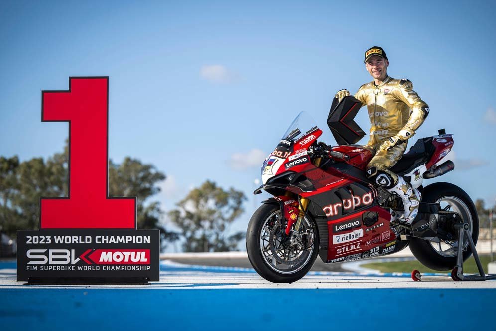 Klasemen Akhir WorldSBK 2023: Sapu Bersih Gelar, Ducati Raih Triple Crown Klasemen Akhir WorldSBK 2023: Sapu Bersih Gelar, Ducati Raih Triple Crown