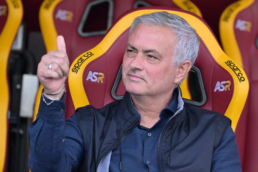 Jose Mourinho, Satu-Satunya Orang Yang Bisa Selamatkan Chelsea Jose Mourinho, Satu-Satunya Orang Yang Bisa Selamatkan Chelsea