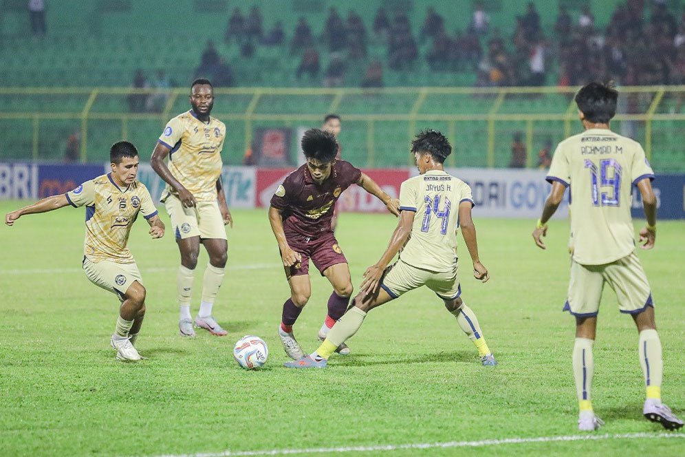 Pelatih Arema FC Beber Biang Kekalahan Timnya dari PSM Makassar Pelatih Arema FC Beber Biang Kekalahan Timnya dari PSM Makassar