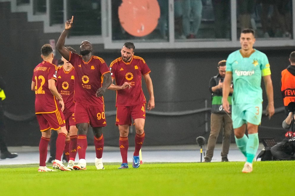 Hasil AS Roma vs Slavia Praha: Skor 2-0