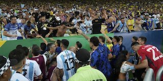 Pemain Timnas Argentina Ikut Menenangkan Bentrokan yang Terjadi di Laga Brasil vs Argentina saat Pertandingan Kualifikasi Piala Dunia 2026 Pemain Timnas Argentina Ikut Menenangkan Bentrokan yang Terjadi di Laga Brasil vs Argentina saat Pertandingan Kualifikasi Piala Dunia 2026