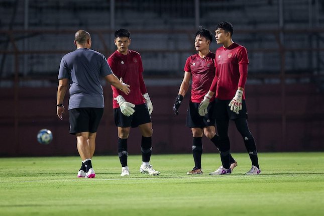 Kiper Latihan Distribusi Kiper Latihan Distribusi