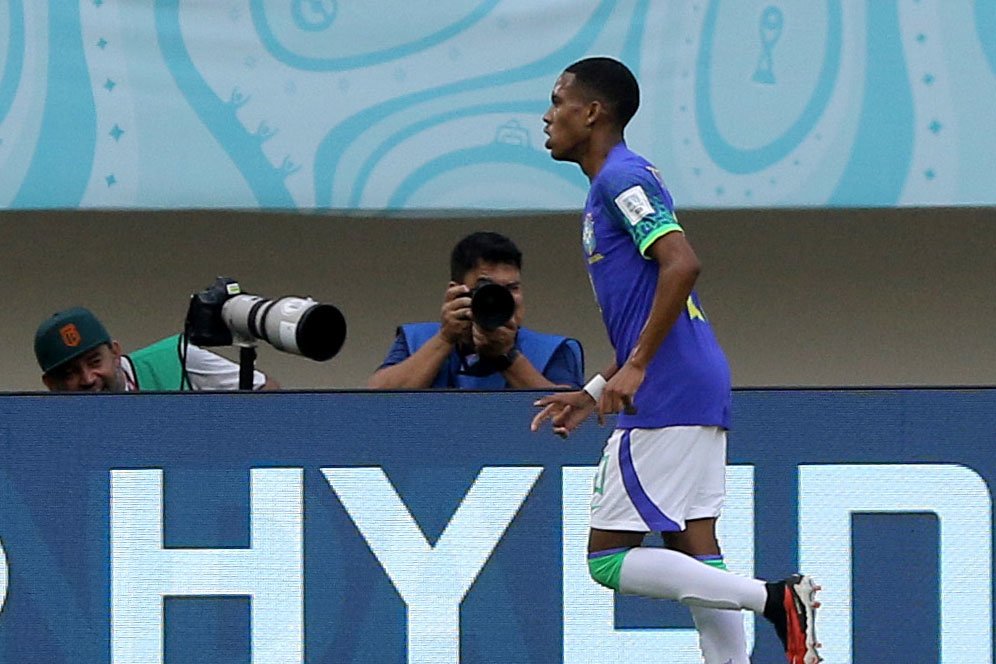 Nyesek! Setelah Echeverri, Barcelona Juga Bakal Kehilangan Titisan Messi dari Brasil? Nyesek! Setelah Echeverri, Barcelona Juga Bakal Kehilangan Titisan Messi dari Brasil?