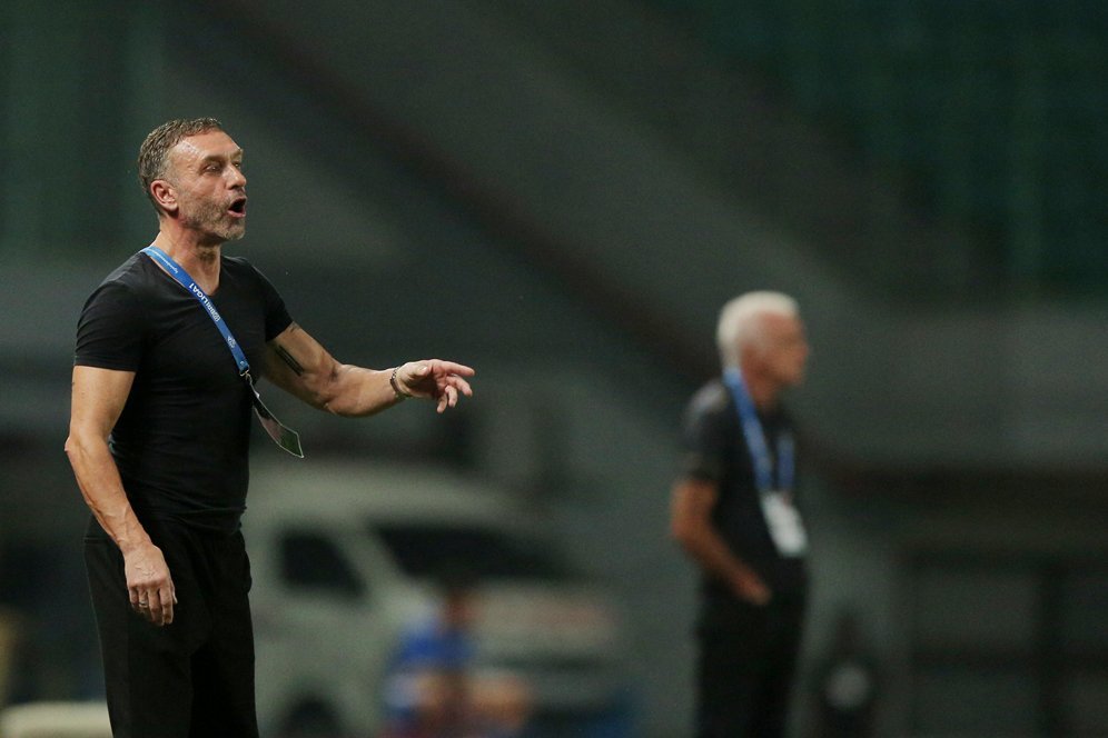 BRI Liga 1: Thomas Doll Gelorakan Nafsu Menang Persija di Kandang Megah Persebaya