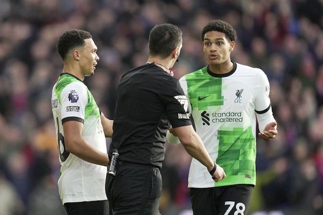 Kiper dan Pemain Belakang Kiper dan Pemain Belakang