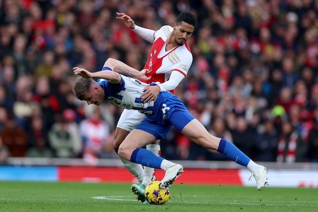Saliba Lebih Baik dari Van Dijk Saliba Lebih Baik dari Van Dijk