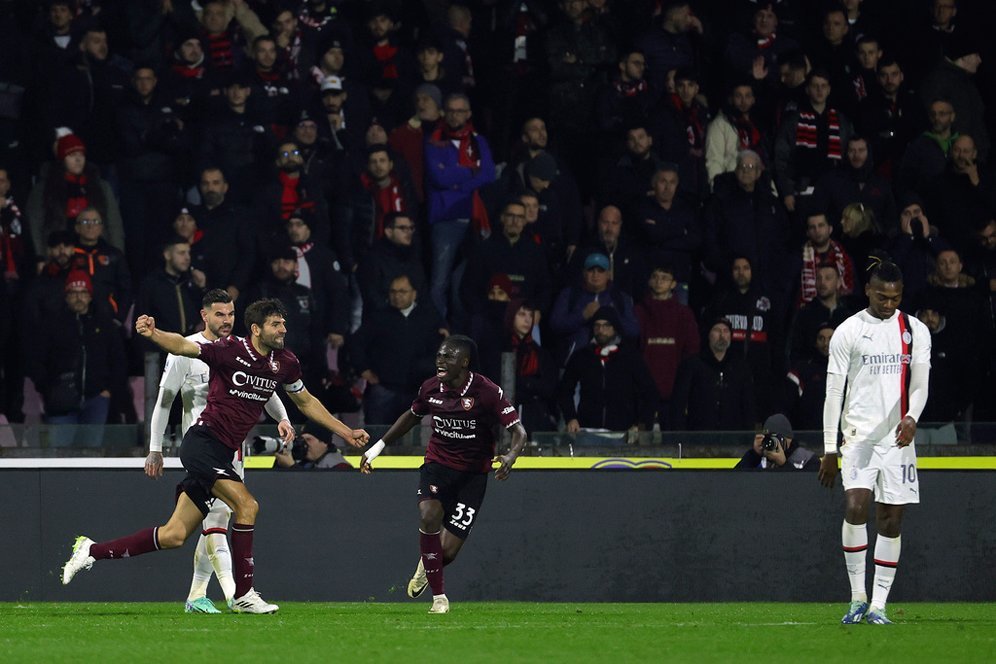 AC Milan Hampir Dipermalukan Tim Juru Kunci, Imbang Rasa Kalah, Pioli Kapan Dipecatnya Sih?
