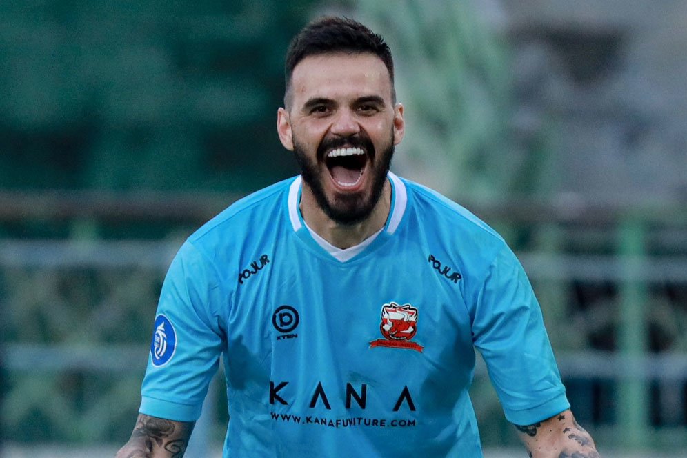 Kiper Madura United Optimistis Kalahkan Persib Bandung di Leg 2 Final BRI Liga 1 2023/2024 Kiper Madura United Optimistis Kalahkan Persib Bandung di Leg 2 Final BRI Liga 1 2023/2024