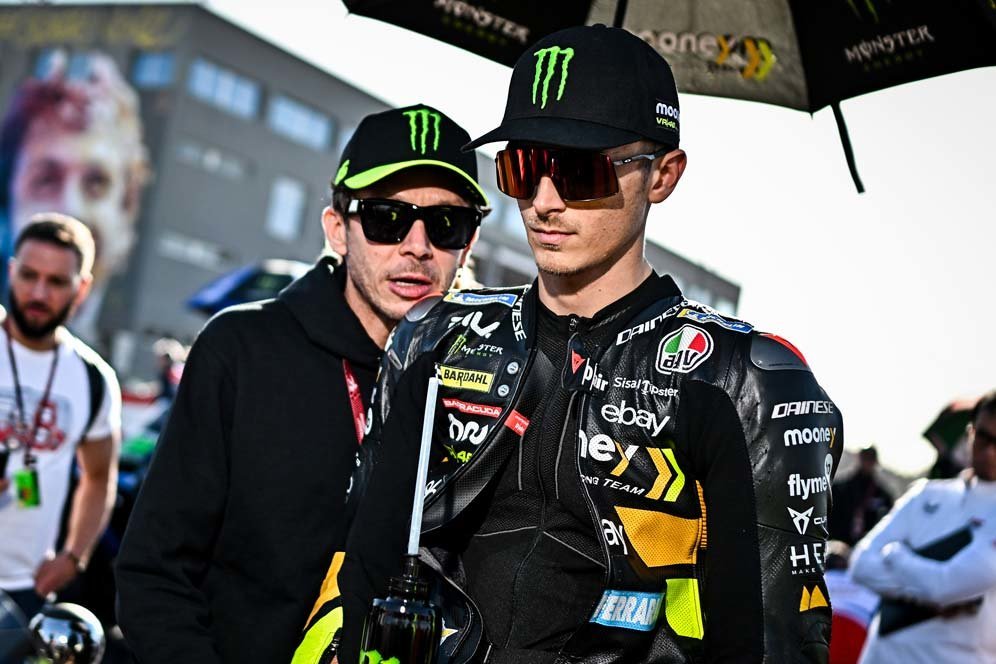 Sulit Tolak Honda, Valentino Rossi Nggak Percaya Sang Adik Bakal Bela Mantan Tim Sendiri Sulit Tolak Honda, Valentino Rossi Nggak Percaya Sang Adik Bakal Bela Mantan Tim Sendiri