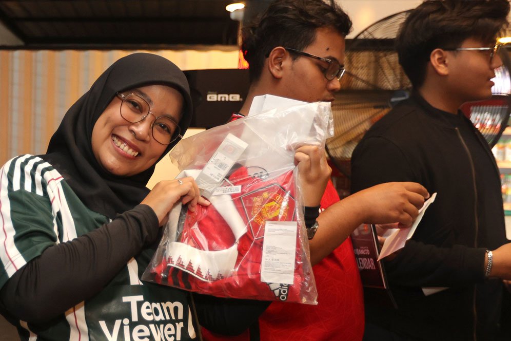 Mengintip Meriahnya Edisi Perdana Roaring Night: West Ham vs MU Bersama IndoManUtd, Meriah dan Banjir Hadiah Jersey Original Mengintip Meriahnya Edisi Perdana Roaring Night: West Ham vs MU Bersama IndoManUtd, Meriah dan Banjir Hadiah Jersey Original