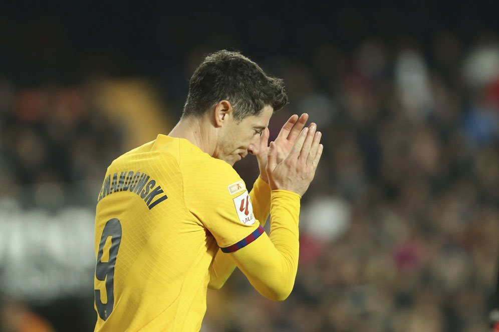 Barcelona Ingin Hentikan Kenaikan Gaji Robert Lewandowski Barcelona Ingin Hentikan Kenaikan Gaji Robert Lewandowski