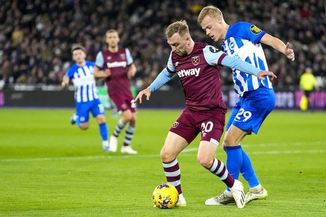 Jan Paul van Hecke: Bek Muda Berbakat dari Brighton Jan Paul van Hecke: Bek Muda Berbakat dari Brighton