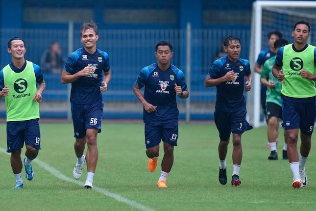 Menjaga Kondisi Fisik Menjaga Kondisi Fisik