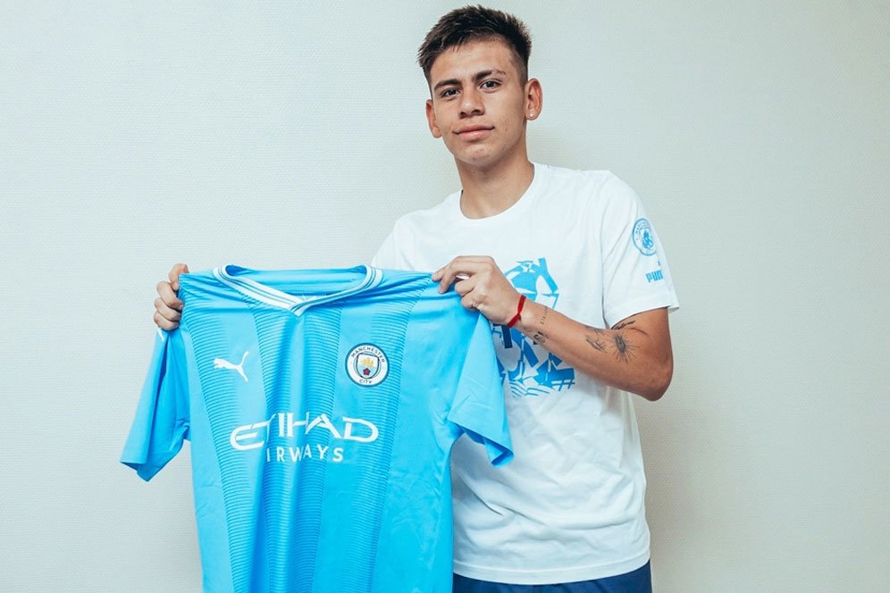 Resmi! 'Titisan Messi' Gabung Manchester City Resmi! 'Titisan Messi' Gabung Manchester City