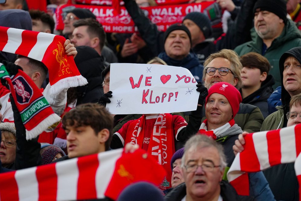 Fans Liverpool Diminta Abaikan Berita Kepergian Klopp Untuk Sejenak & Fokus Meneror Chelsea Fans Liverpool Diminta Abaikan Berita Kepergian Klopp Untuk Sejenak & Fokus Meneror Chelsea