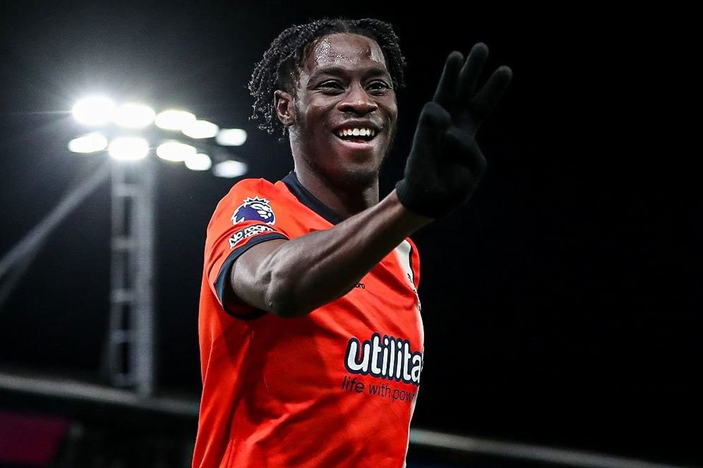 Hattrick Bersejarah Elijah Adebayo Hattrick Bersejarah Elijah Adebayo