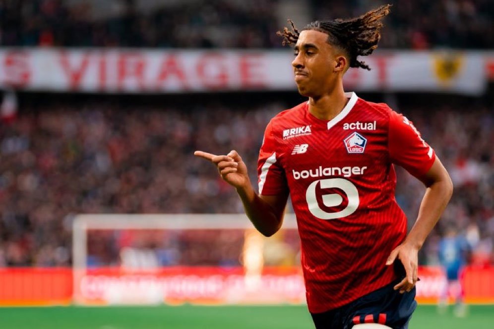 Manchester United Seriusi Transfer Bek Lille Ini