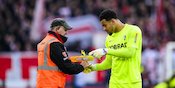 Protes ala Suporter Bundesliga: Terbangkan Pesawat RC di Laga Freiburg vs Eintracht Frankfurt Protes ala Suporter Bundesliga: Terbangkan Pesawat RC di Laga Freiburg vs Eintracht Frankfurt