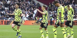 Momen Declan Rice Tahan Selebrasi di Rumah Sang Mantan Momen Declan Rice Tahan Selebrasi di Rumah Sang Mantan