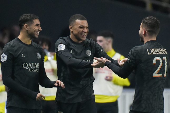 Macron Pernah Minta Mbappe Bertahan di PSG Macron Pernah Minta Mbappe Bertahan di PSG