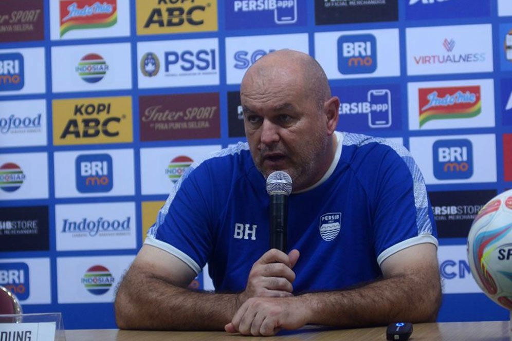 Pelatih Persib Bandung Sebut PSSI Lucu dan Tidak Profesional: Sanksi Diubah Jelang Tanding, Ini Bukan PlayStation!