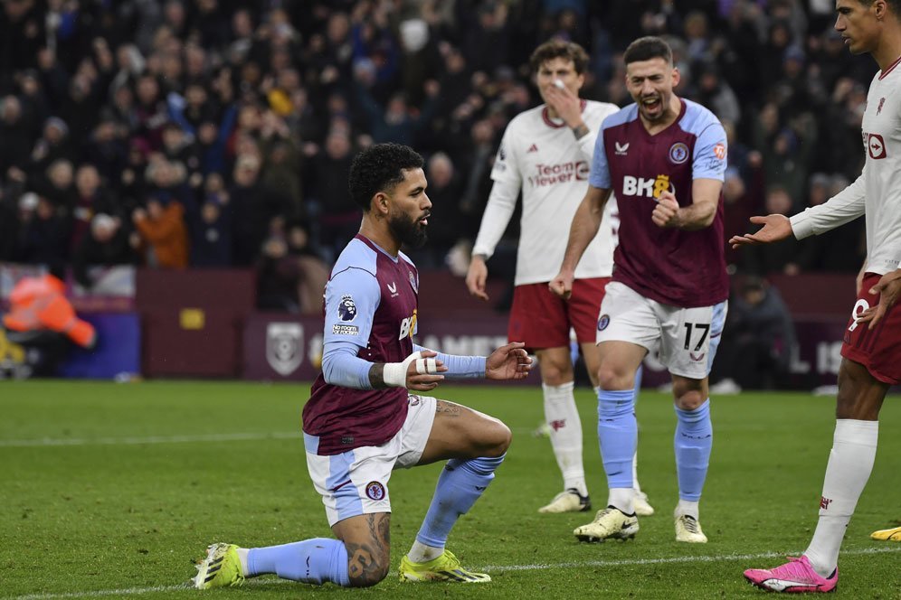 Ngakak! Douglas Luiz Joget Sok Asik Usai Cetak Gol, Kena Troll Legenda MU Ngakak! Douglas Luiz Joget Sok Asik Usai Cetak Gol, Kena Troll Legenda MU