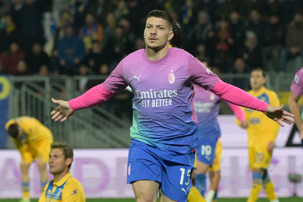 Milan Comeback Lawan Frosinone, Fans: Lagi-Lagi Senam Jantung, Untung Ada Jovic Milan Comeback Lawan Frosinone, Fans: Lagi-Lagi Senam Jantung, Untung Ada Jovic