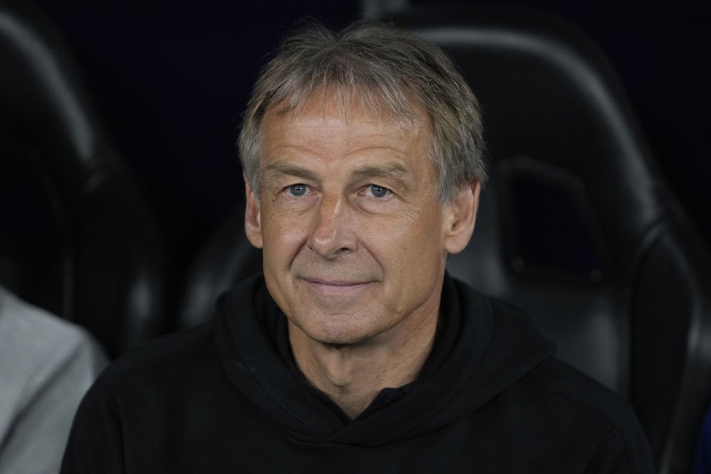 Senyum Kontroversial Jurgen Klinsmann Saat Korea Selatan Tumbang di Semifinal Piala Asia 2023 Senyum Kontroversial Jurgen Klinsmann Saat Korea Selatan Tumbang di Semifinal Piala Asia 2023
