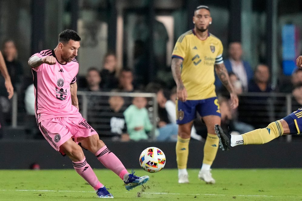 Lionel Messi di Laga Pembuka MLS 2024: 'Permalukan' Lawan yang Sedang Cedera, Nyaris Cetak Gol dari Sepak Pojok Lionel Messi di Laga Pembuka MLS 2024: 'Permalukan' Lawan yang Sedang Cedera, Nyaris Cetak Gol dari Sepak Pojok