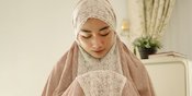 6 Rekomendasi Mukena Nyaman dan Elegan, Cocok Jadi Hadiah Lebaran 6 Rekomendasi Mukena Nyaman dan Elegan, Cocok Jadi Hadiah Lebaran