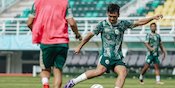 Sanksi untuk Wahyudi Hamisi Akibat Tendang Kepala Bruno Moreira: Larangan Bermain 3 Laga Plus Denda Sanksi untuk Wahyudi Hamisi Akibat Tendang Kepala Bruno Moreira: Larangan Bermain 3 Laga Plus Denda