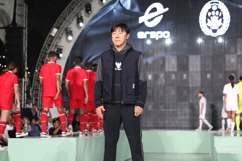 Mengintip Peluncuran Jersey Baru Timnas Indonesia Bersama Erspo: Kapan Lagi Lihat Shin Tae-yong Catwalk? Mengintip Peluncuran Jersey Baru Timnas Indonesia Bersama Erspo: Kapan Lagi Lihat Shin Tae-yong Catwalk?